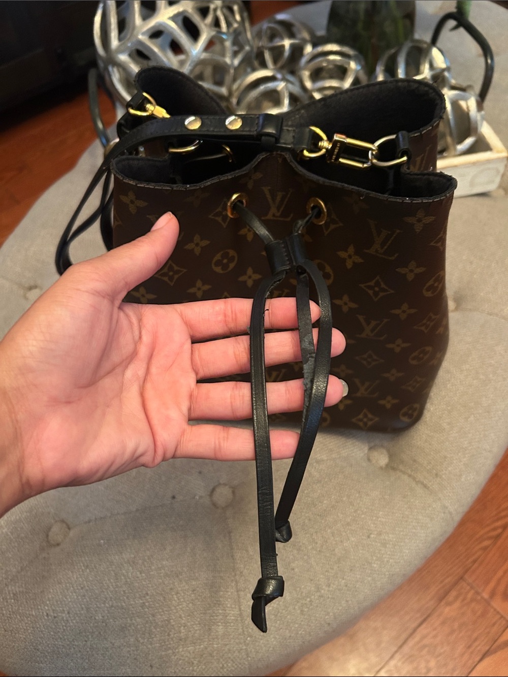 LOUIS VUITTON Monogram Neonoe MM in Black - Picture 9 of 15